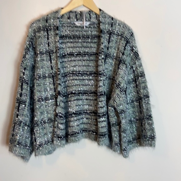 𝅺classy and soft plaid cardigan - Picture 1 of 4